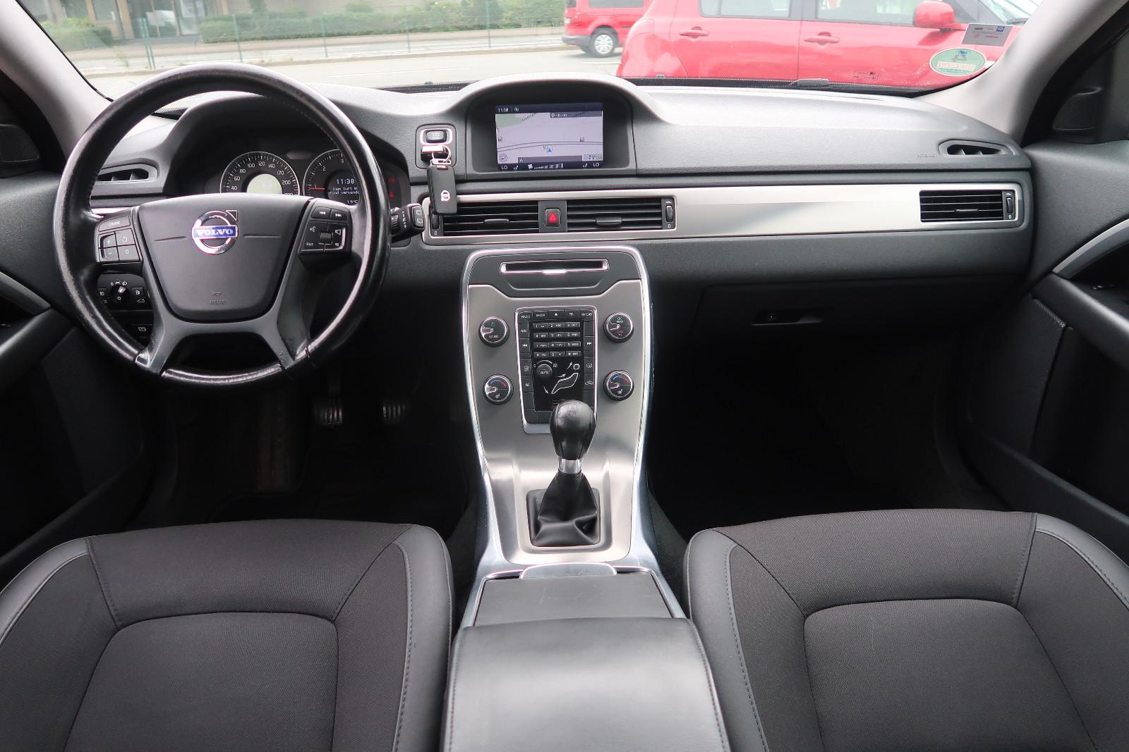 Volvo V70 2011 — photo 8