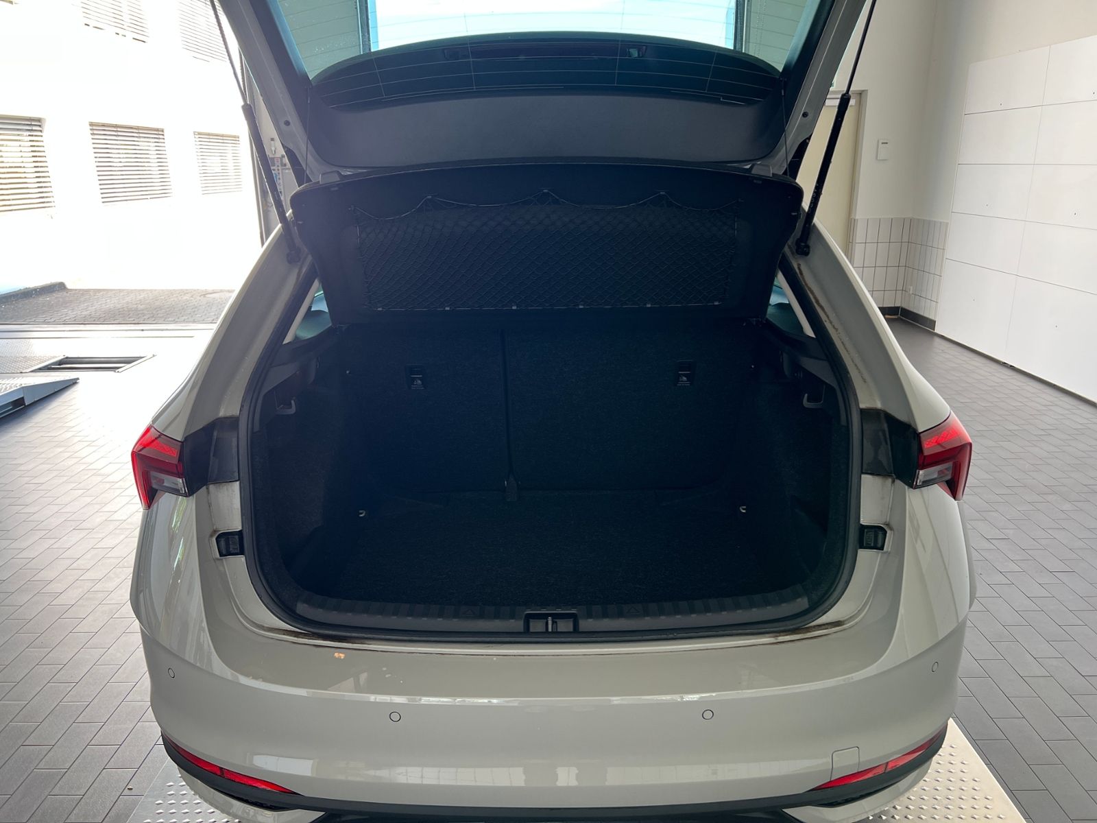 Fahrzeugabbildung SKODA Scala Drive 1.0 TSI *Black Paket, Vorb. AHK, LED