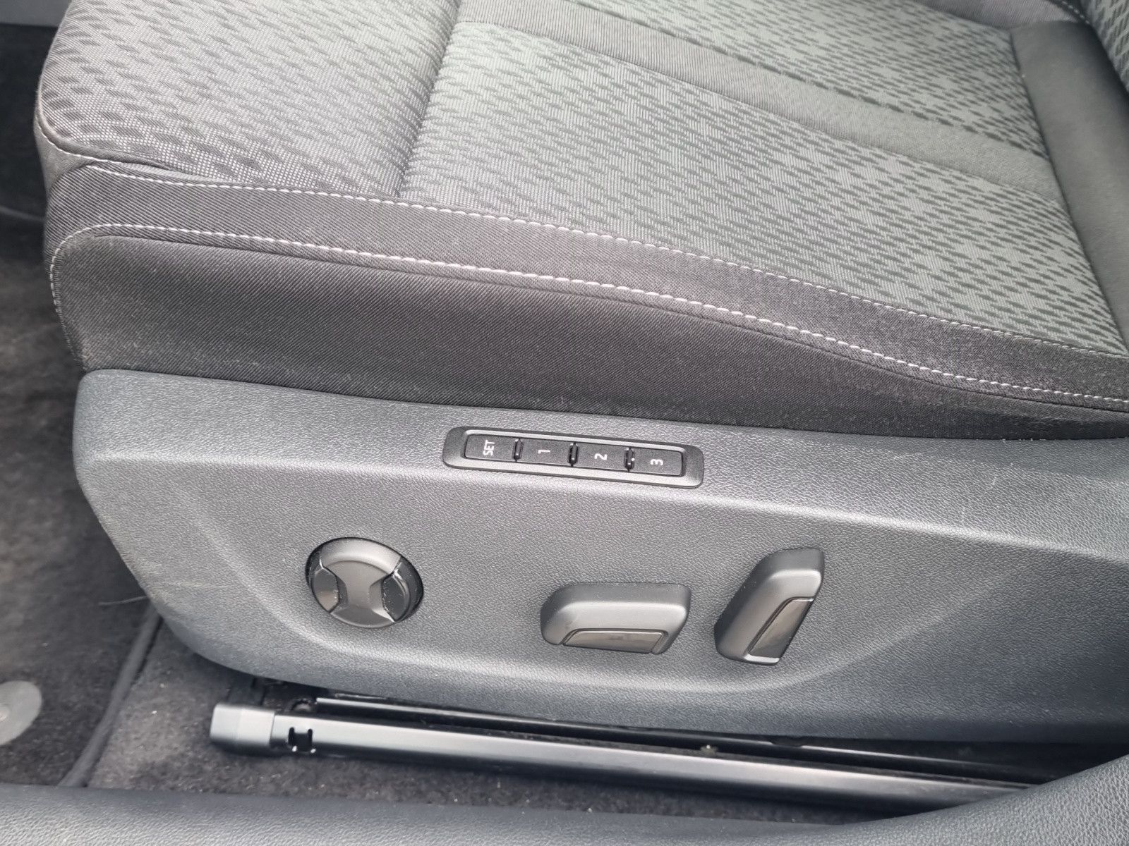 Fahrzeugabbildung SKODA Octavia Combi Style 1,4 TSI DSG iV Navi ACC PDC