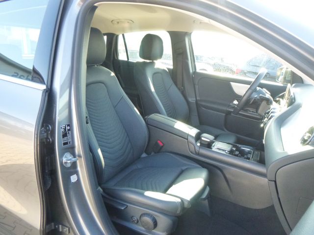 Fahrzeugabbildung Mercedes-Benz GLA 200 >AUT/LED/NAV/SHZ/Teilleder<