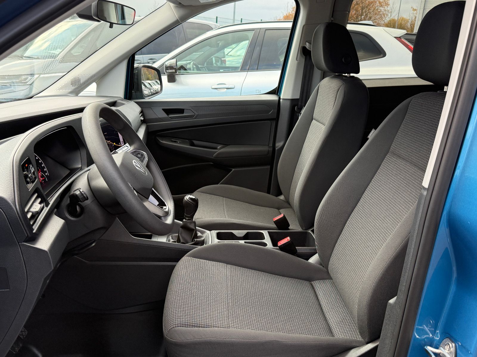 Fahrzeugabbildung Volkswagen Caddy Maxi 7-Sitzer DAB GRA Navi Kamera SHZ PDC