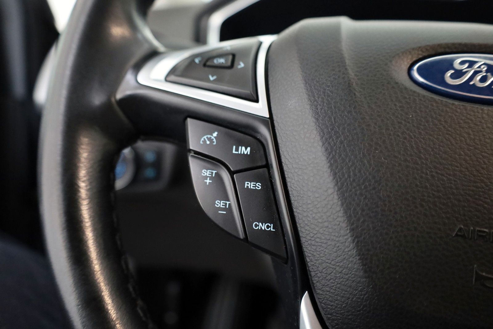 Fahrzeugabbildung Ford Mondeo Turnier Titanium Navi,SH,PDC,AHK,SR+WR