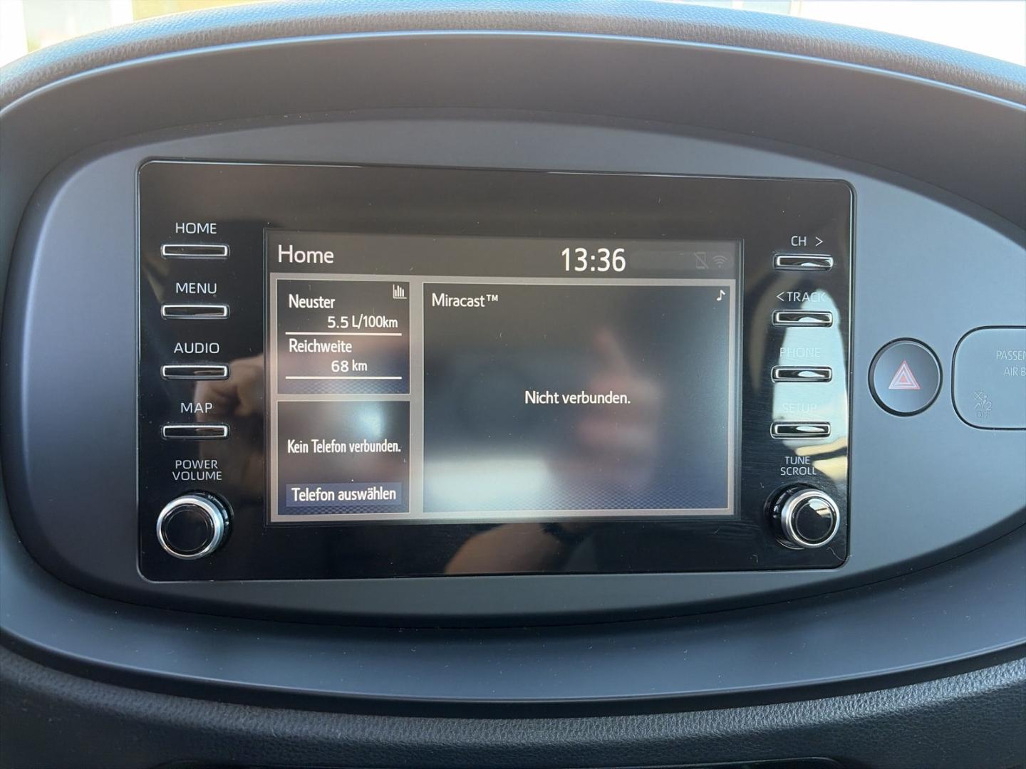 Toyota Aygo X Basis Apple CarPlay Android Auto Musikstr