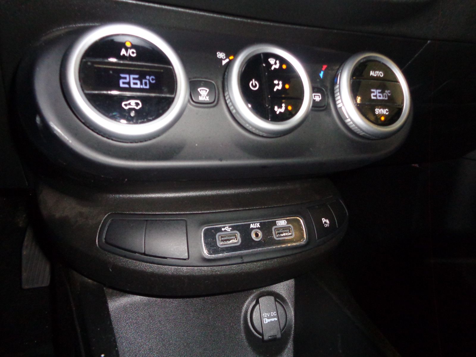 Fahrzeugabbildung Fiat 500X Cross / NAVI / KAMERA / 8-FACH / 1. HAND