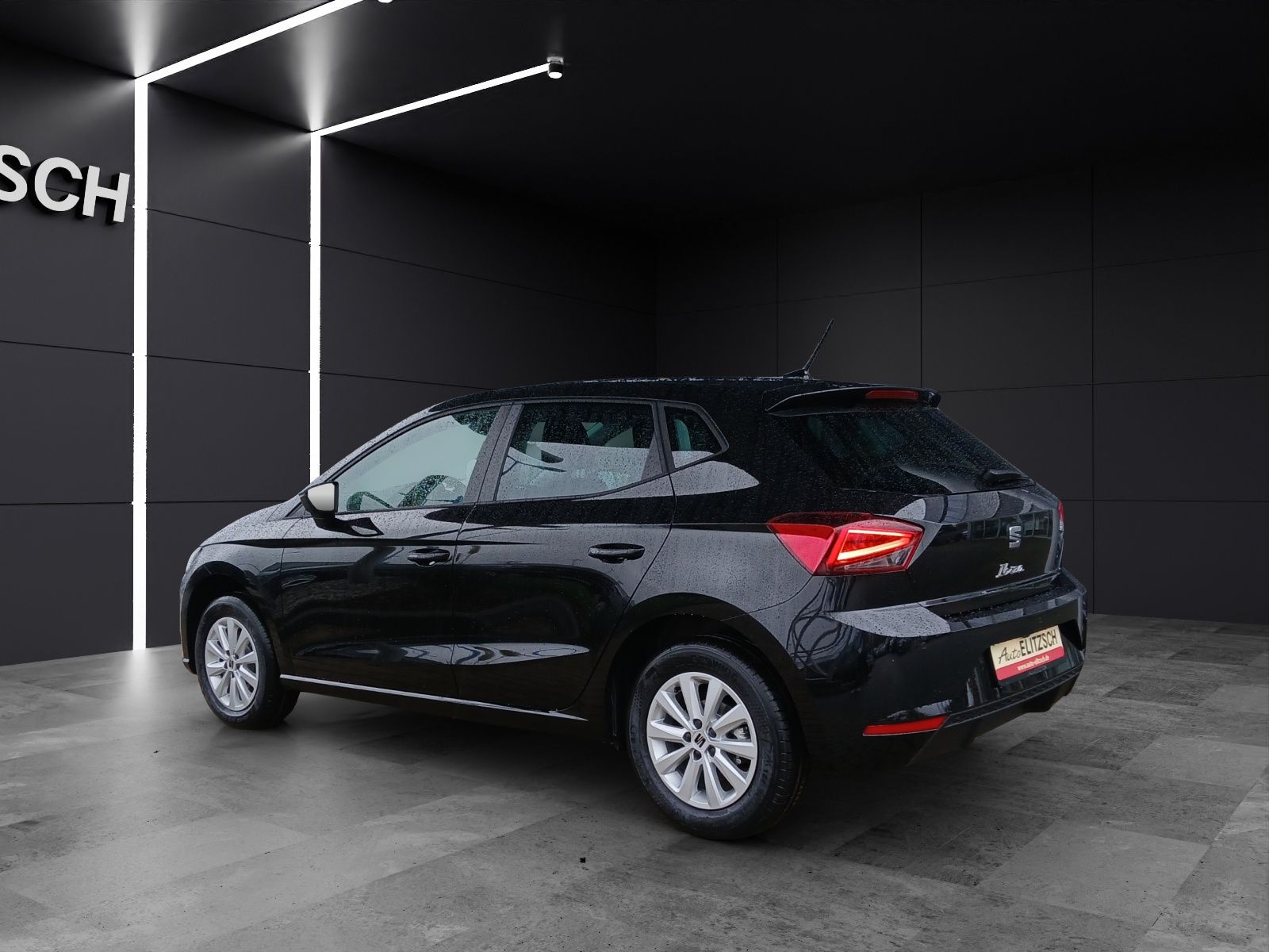 Fahrzeugabbildung SEAT Ibiza TSI Road-Edition DSG LED Navi AID ACC RFK