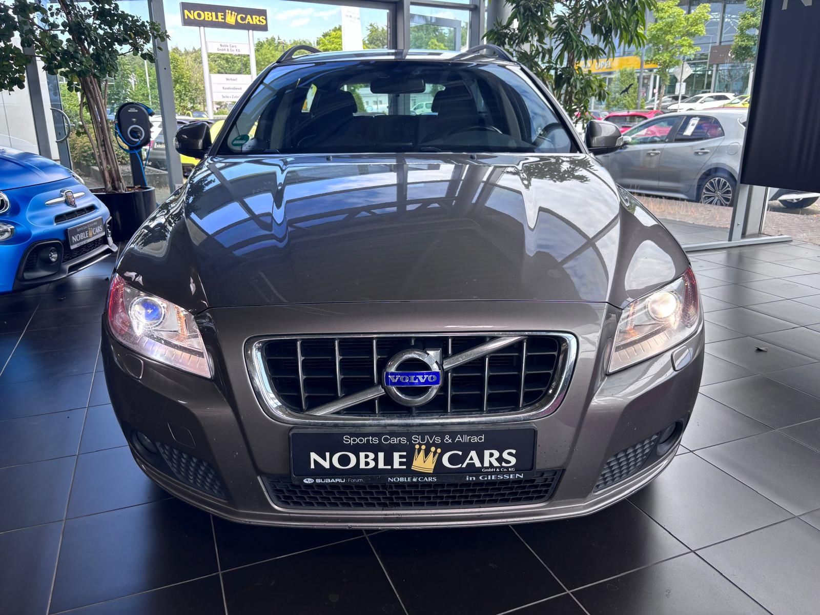 Fahrzeugabbildung Volvo V70 Kombi Momentum KLIMA NAVI ALU