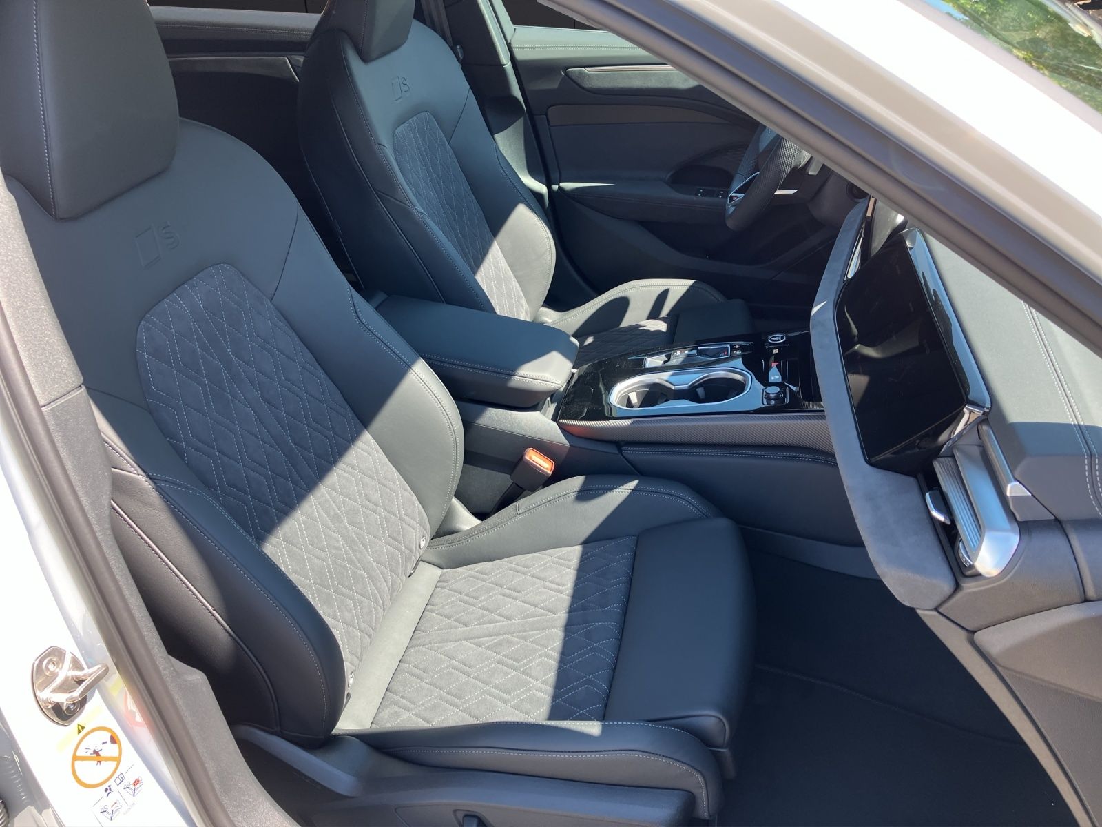 Fahrzeugabbildung Audi A6 Avant TDI 150 kW quattro S tronic Matrix