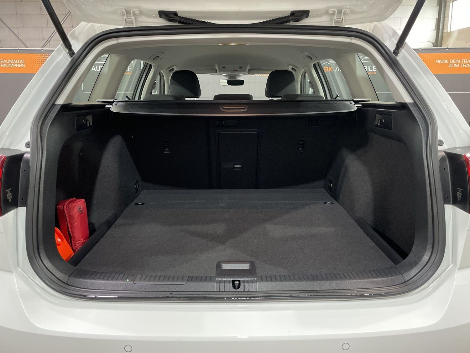 Fahrzeugabbildung Volkswagen Golf Variant VII Highline #LED#ACC#AHK#Alcantara