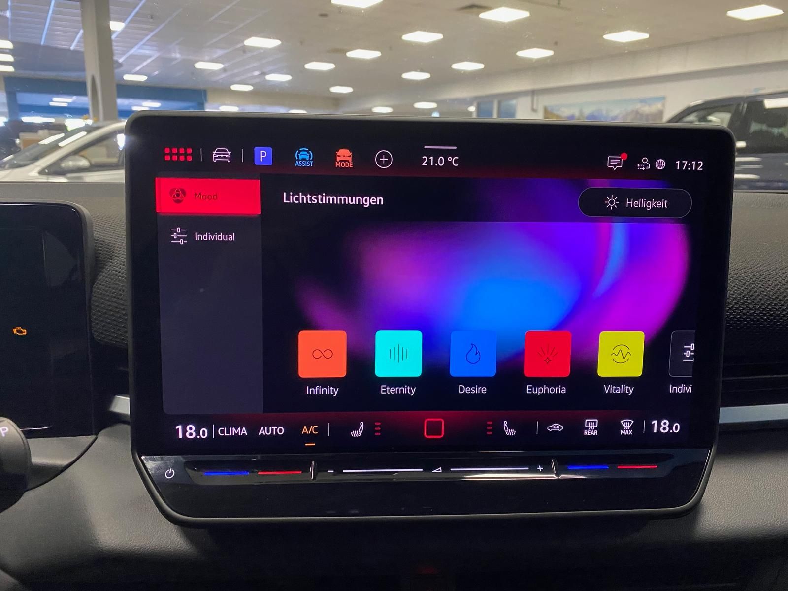 Fahrzeugabbildung Volkswagen T-Roc 1.5 eTSI R-Line NEUES MODELL AHK+ACC+KAMER