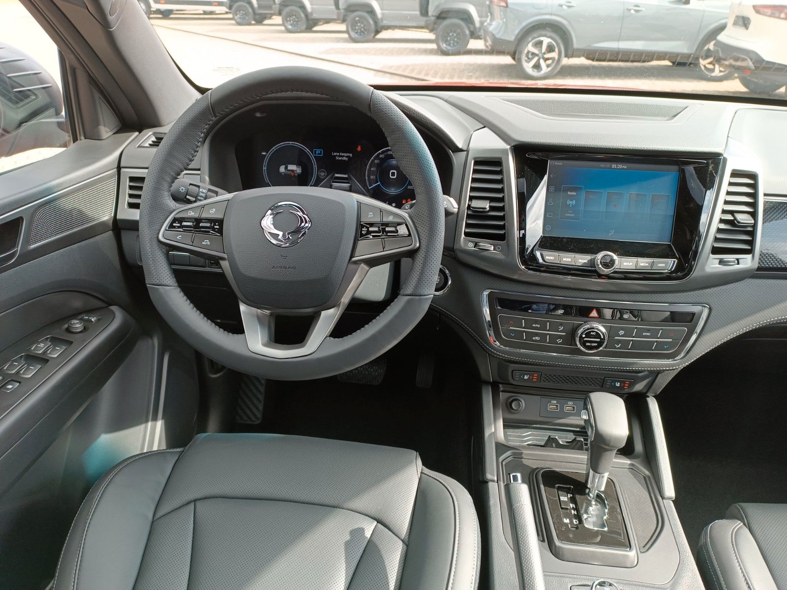 Fahrzeugabbildung Ssangyong Musso Grand 2.2d AT 4x4 BLACK LEDER+XENON+SD+AHK