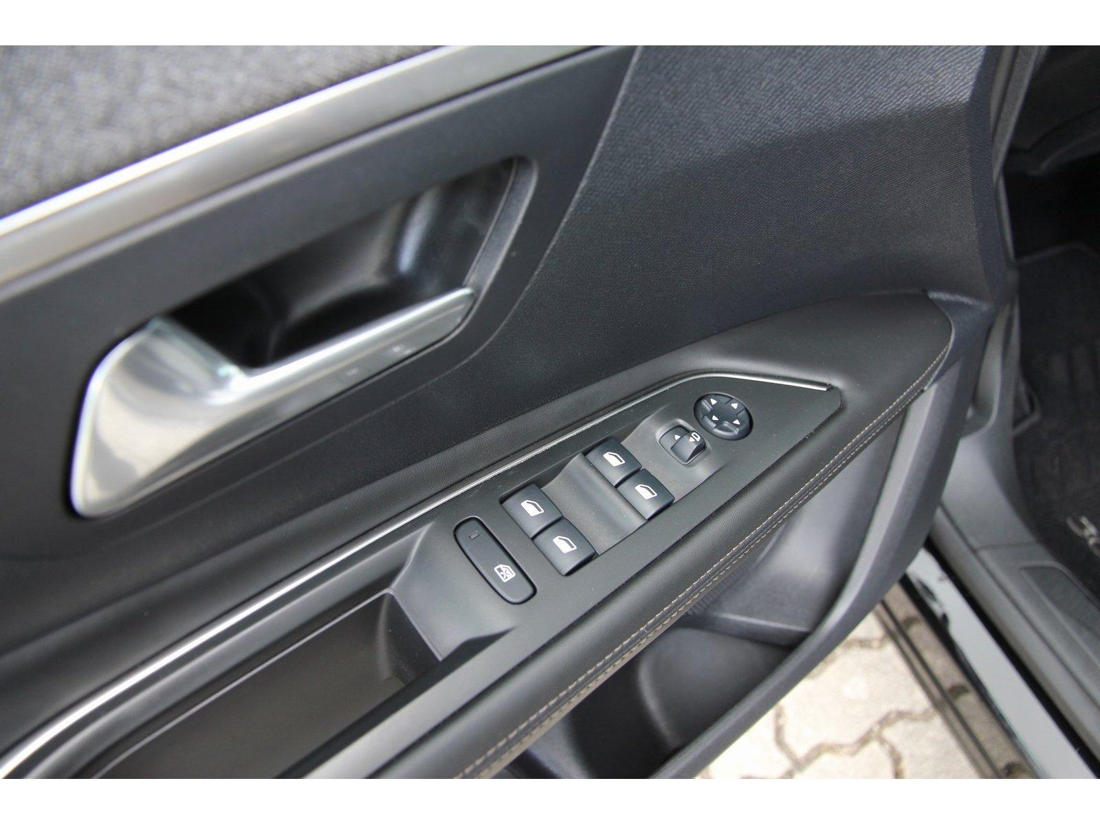 Peugeot 3008 Allure THP 165 EAT6 SHZ Carplay LED