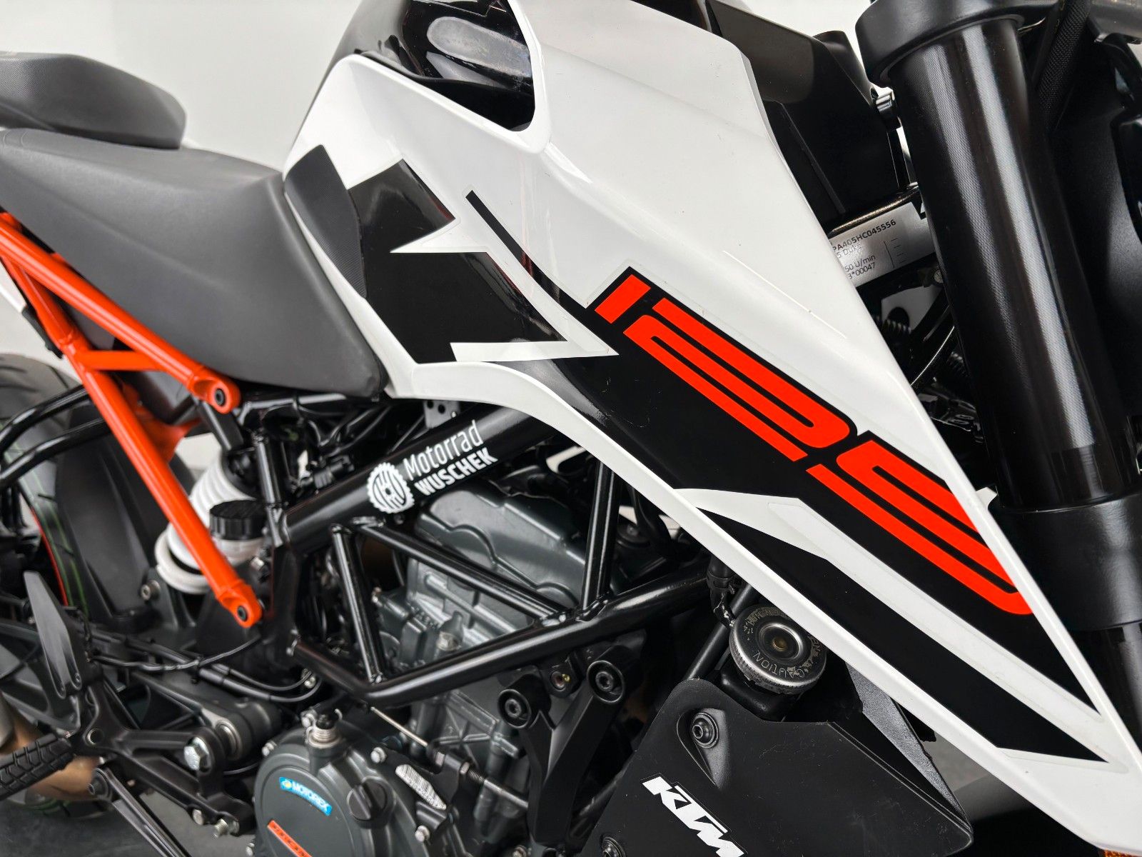 Fahrzeugabbildung KTM DUKE 125 *SERVICE NEU *KURZES HECK