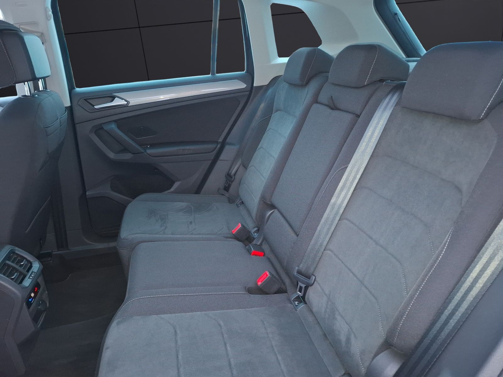 Fahrzeugabbildung Volkswagen Tiguan TDI Life DSG 4M Standhzg Matrix Navi AID