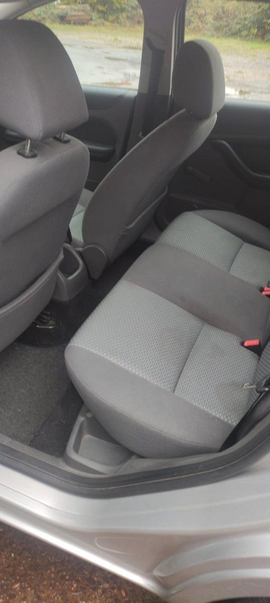 Ford Focus 2005 — photo 8