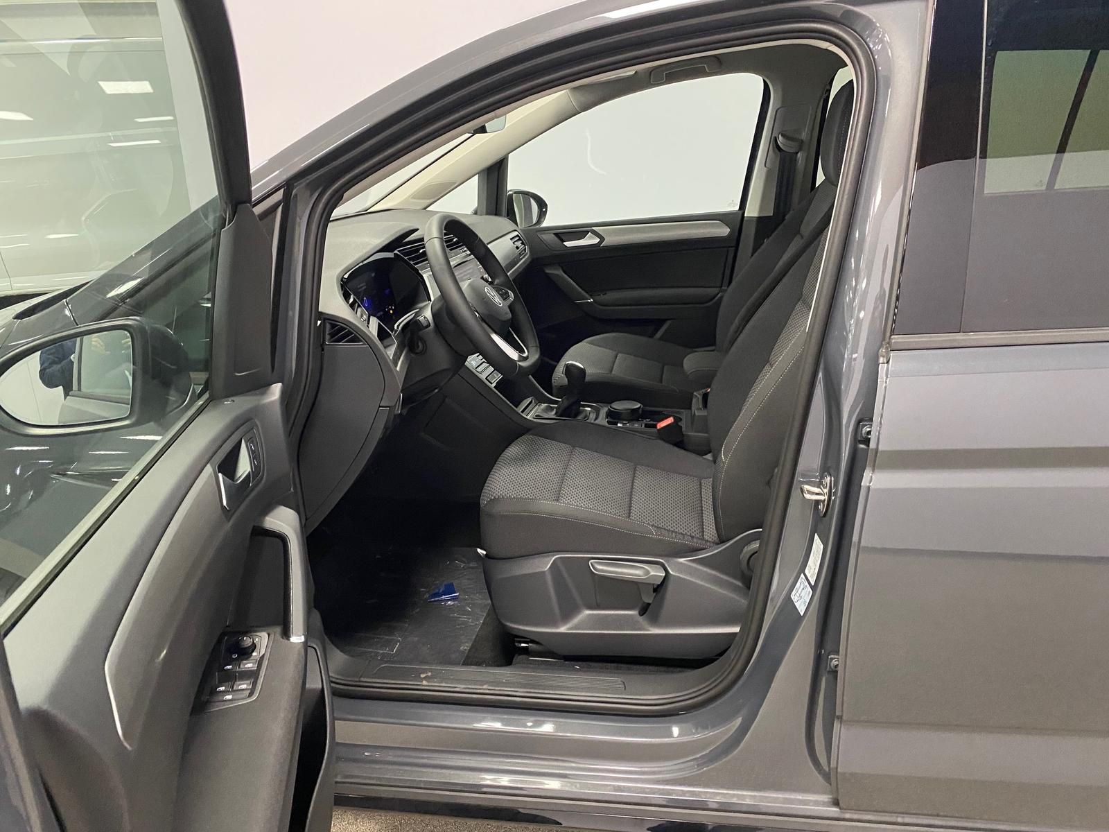 Fahrzeugabbildung Volkswagen Touran 1.5 TSI R-Line COMFORTLINE DSG+ACC+AHK