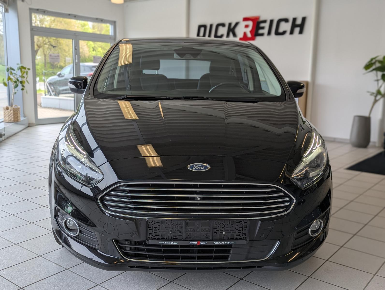 Ford S-MAX 2.0 TDCi Titanium Pano Kamera LED Leder 