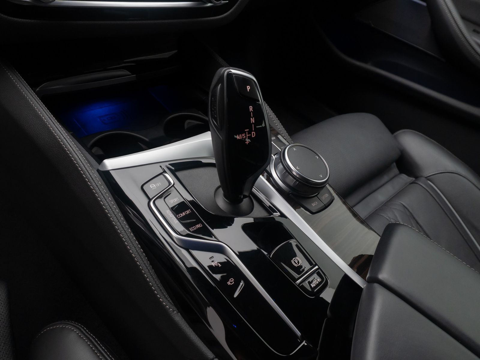 Fahrzeugabbildung BMW 530d LuxuryLine 360&deg;Laser HUD DAB H/K SoftCL AHK