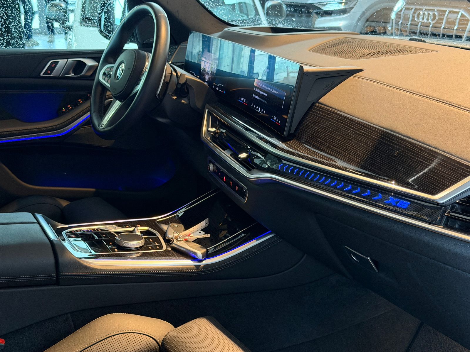 Fahrzeugabbildung BMW X5 30 d xDrive M Sport/HEAD-UP/360°/SOUND/AMBIEN