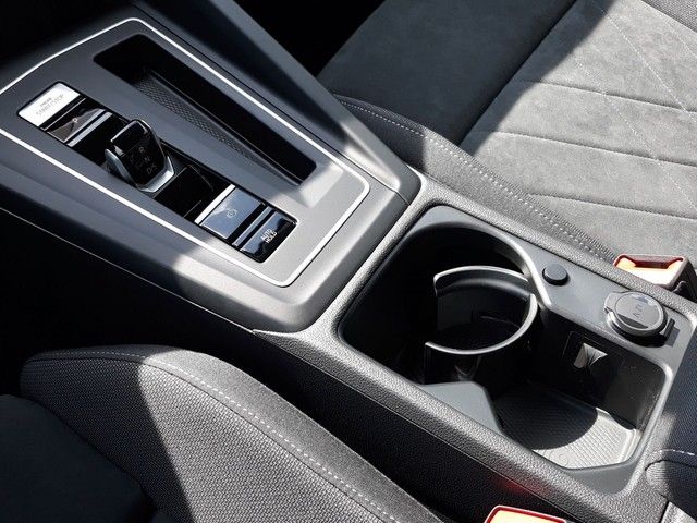 Fahrzeugabbildung Volkswagen Golf VIII 2.0TDI DSG Style NAVI+ACC+PARKLNK+AHK+