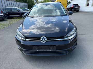 Volkswagen Golf - 1