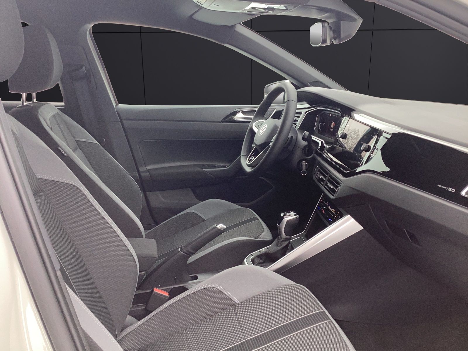 Fahrzeugabbildung Volkswagen Polo Style TSI DSG IQ.Light ACC SH RearView Ambi