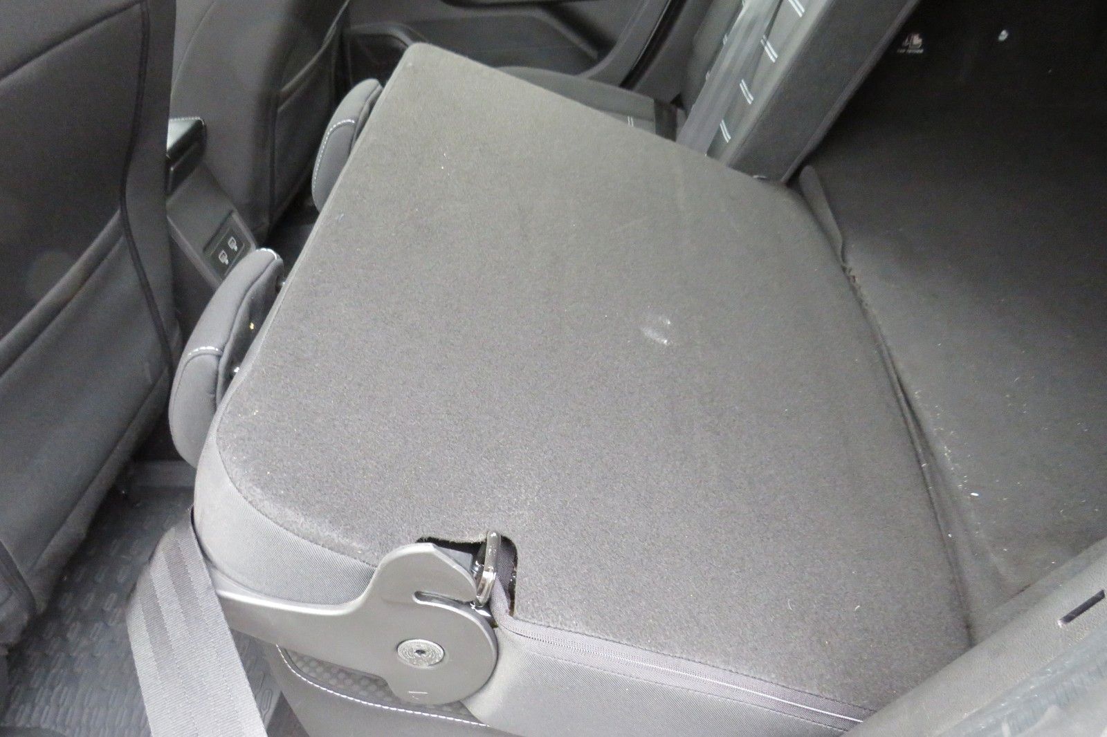 Fahrzeugabbildung Dacia Duster II Expression DIESEL NAVI ALU LED 1.HAND