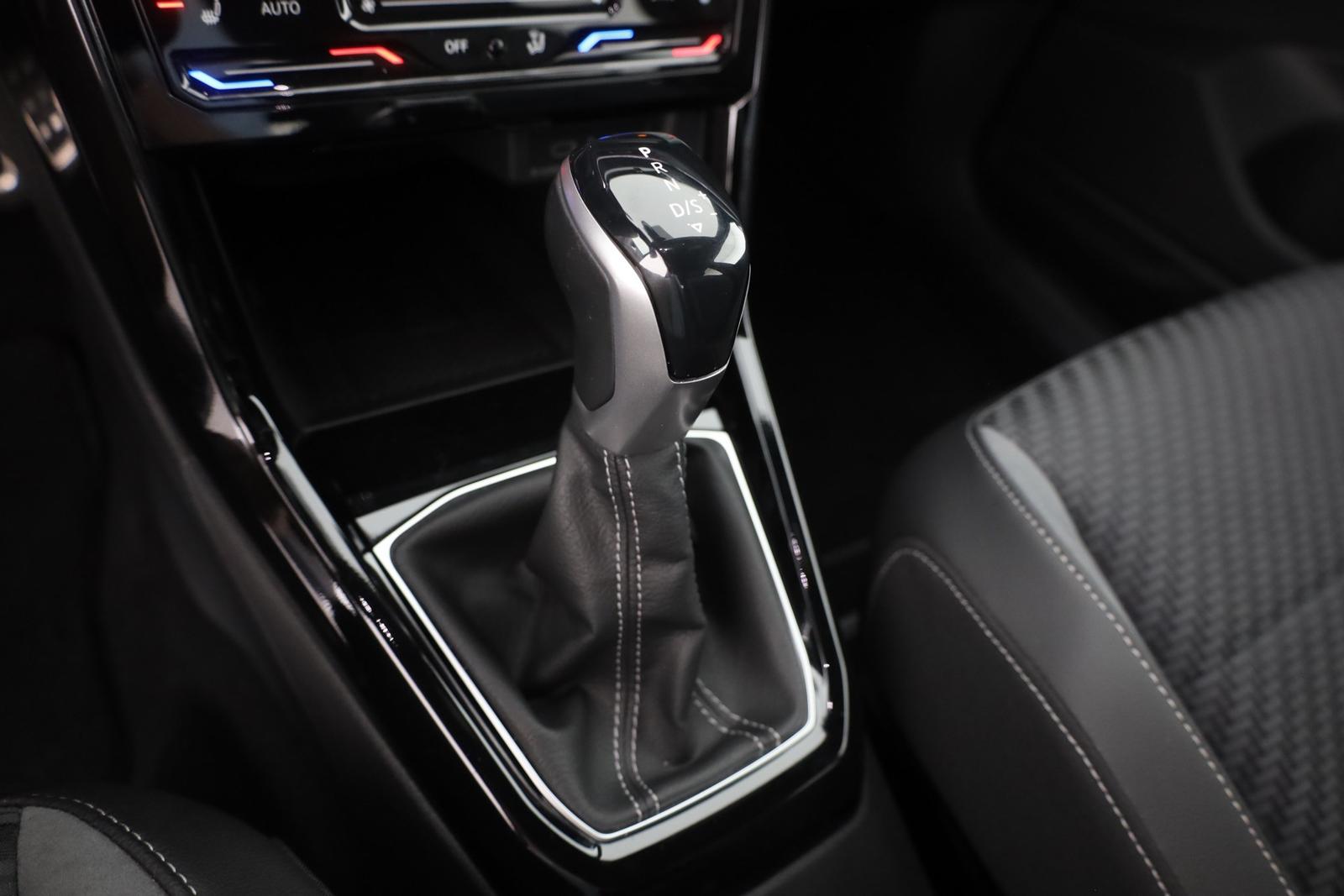 Volkswagen T-Cross 1.0 TSI DSG R-Line LED Kamera Navi DAB, миниатюра 14
