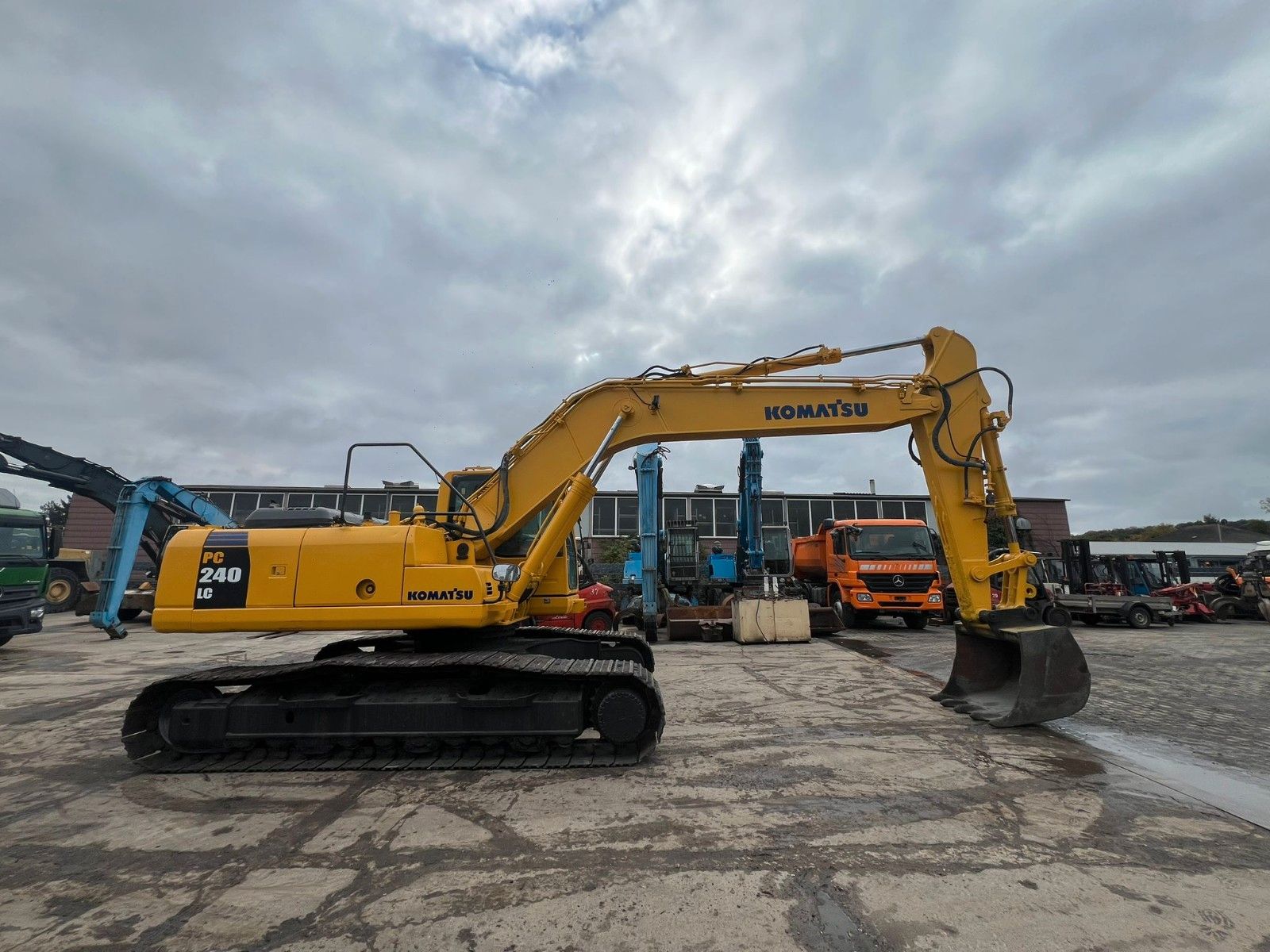 Fahrzeugabbildung Komatsu PC 240 LC-8 /Hammerleitung/ AC /