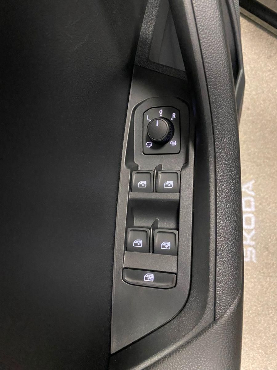 Fahrzeugabbildung SKODA Karoq 1.5 TSI DSG Sportline+AHK+ACC+NAVI+MATRIX