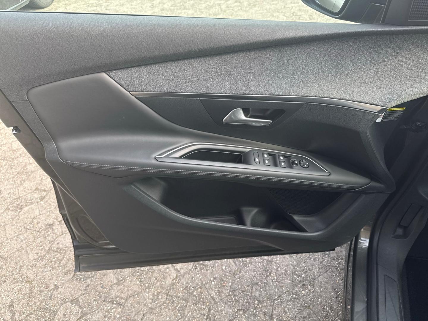 Peugeot 3008 Allure AHK-abnehmbar Navi Allwetter (neu)36