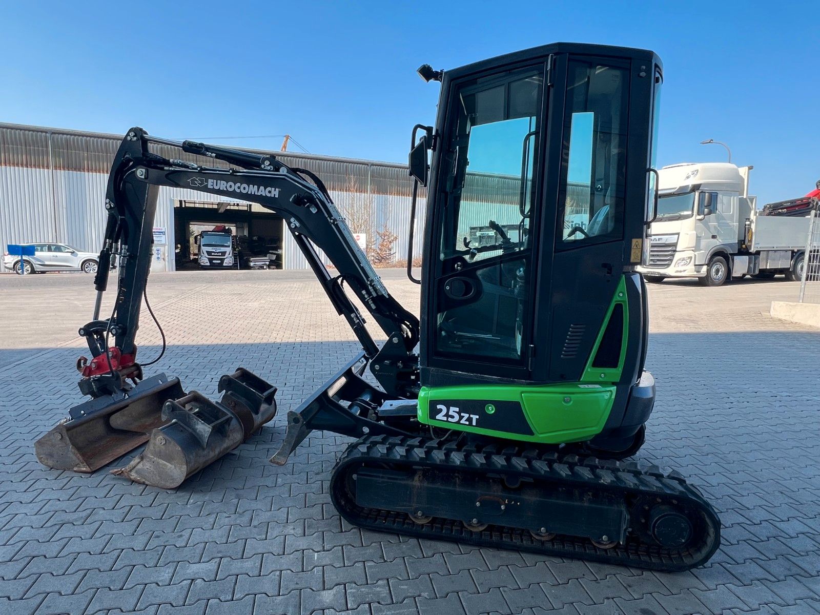 Fahrzeugabbildung Eurocomach 25ZT / nur 316h! / 2021/ Löffelpaket