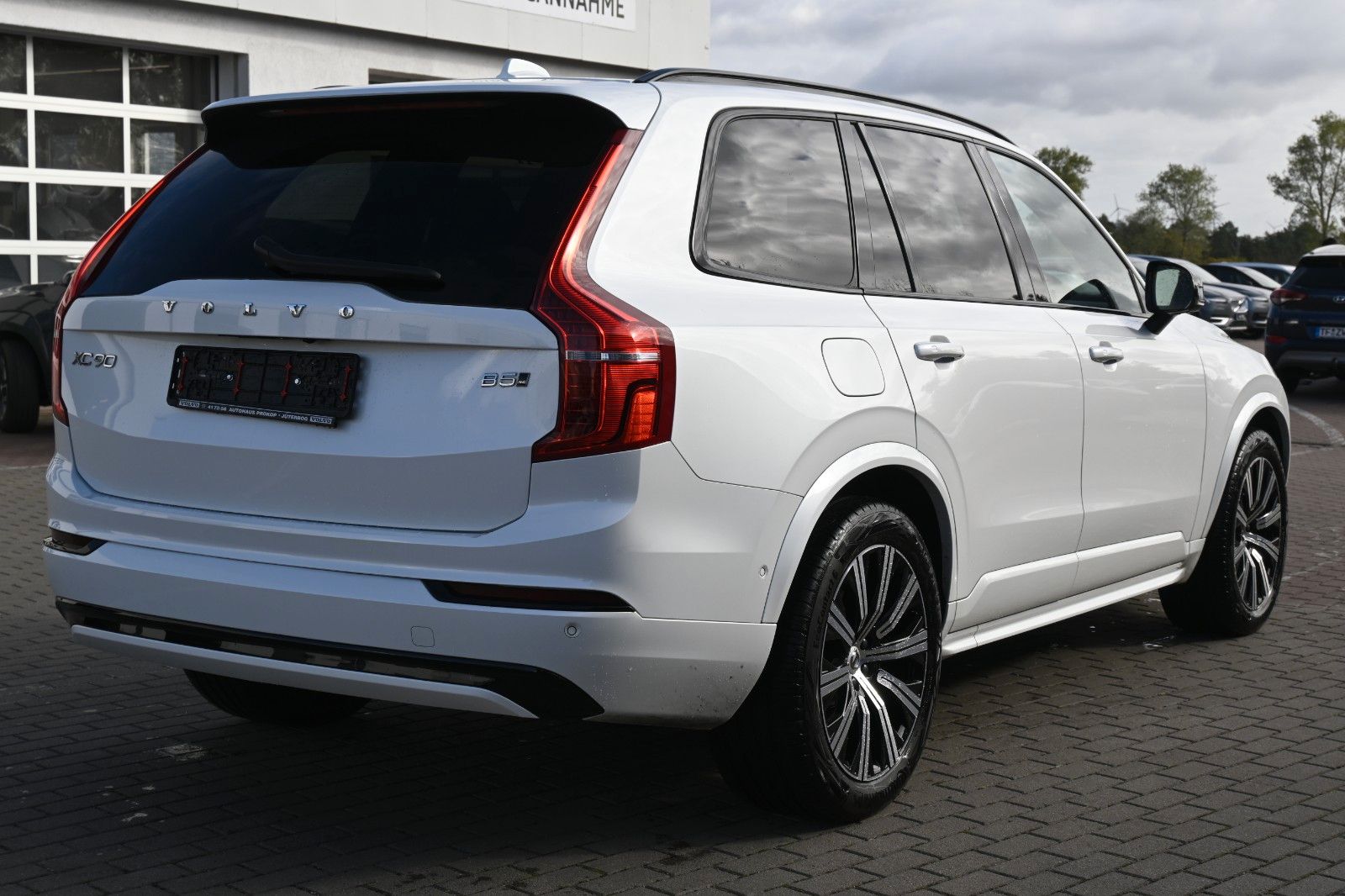Fahrzeugabbildung Volvo XC90 B5D AWD Plus Dark*STDHZG*PANO*LUFT*360°*AHK