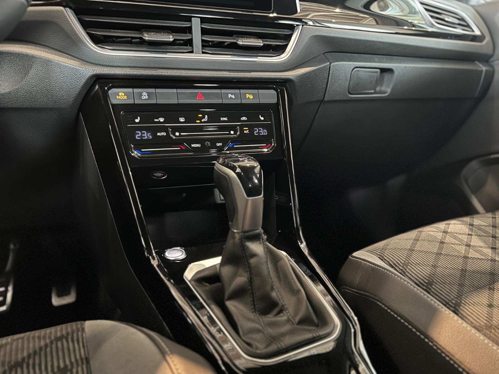 Volkswagen T-Roc R-Line 1.5 DSG /NAVI/KAMERA/AHK/LED/SHZ, миниатюра 23