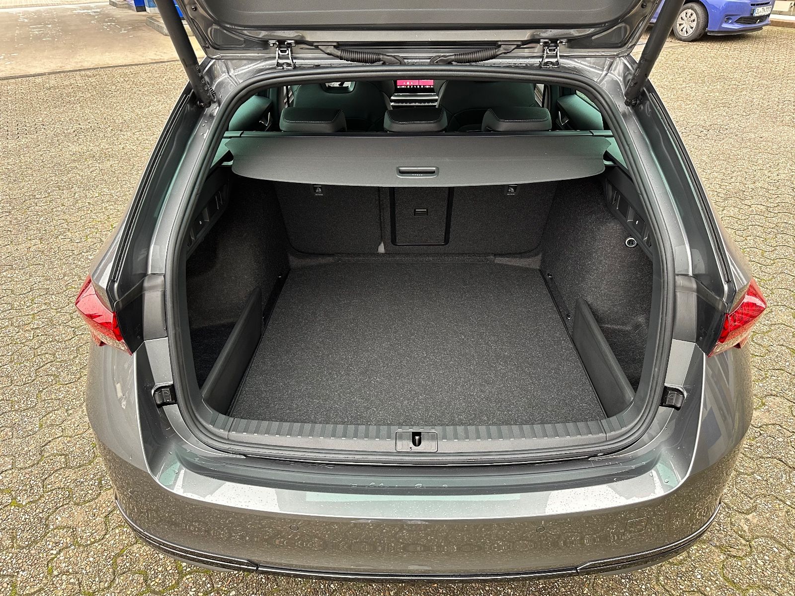 Fahrzeugabbildung SKODA Octavia Combi 1.5 TSI Sportline DSG Navi/ACC/APP