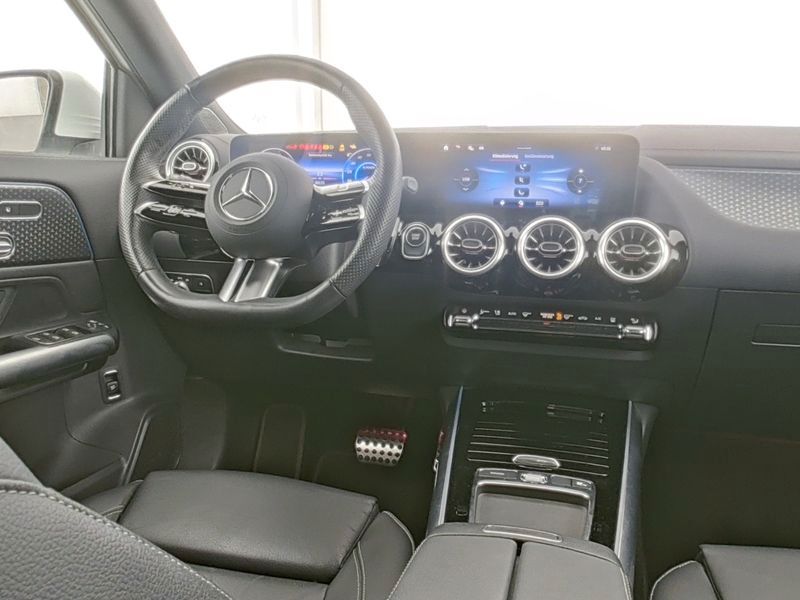 Fahrzeugabbildung Mercedes-Benz EQA 300 4M AMG AHK+Leder+FahrassPak+Memory+Ambi