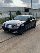 Mercedes-Benz 220 TÜV bis 10/27 - Mercedes-Benz 220 aus 2009