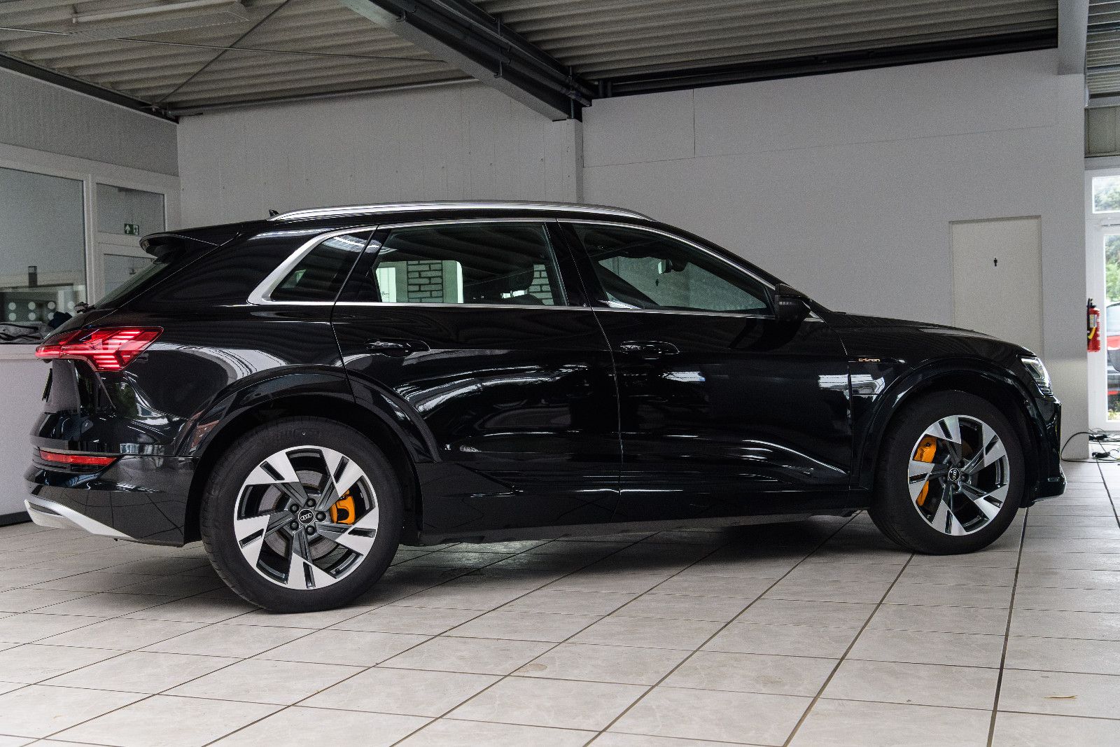 Fahrzeugabbildung Audi e-tron 55 quattro S line NAVI+LED+SZH