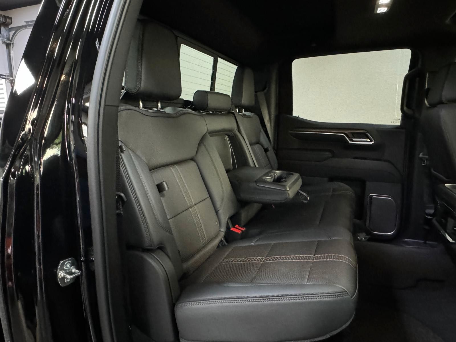Fahrzeugabbildung Chevrolet 2026 SILVERADO MIDNIGHT DURAMAX DIESEL 4x4 HC