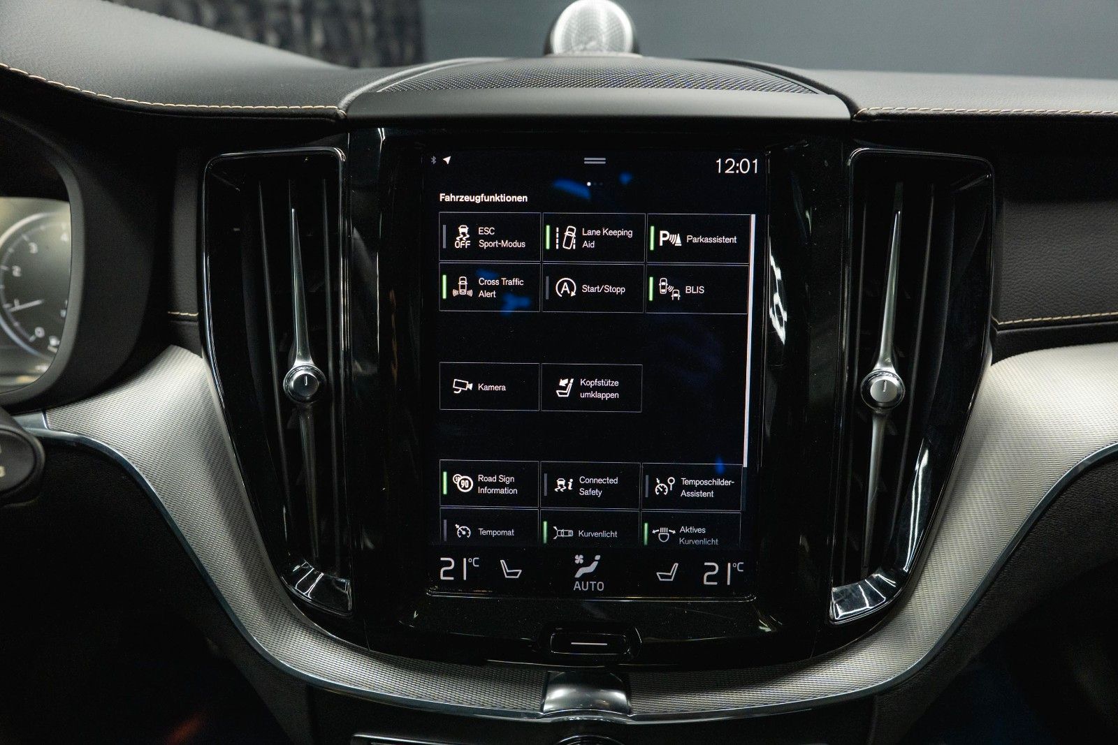 Fahrzeugabbildung Volvo XC60 R Design AWD | ACC | Pano | B&W | LED | 21`