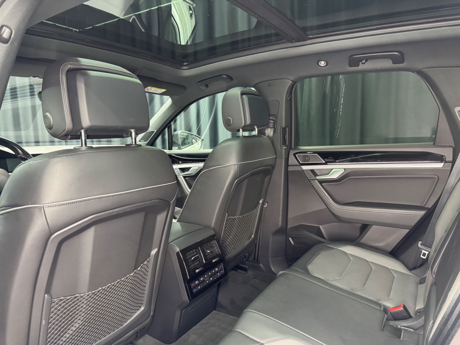 Fahrzeugabbildung Volkswagen Touareg 4.0 V8 TDI RLine|4Motion|MASSAGE|AHK|DYN