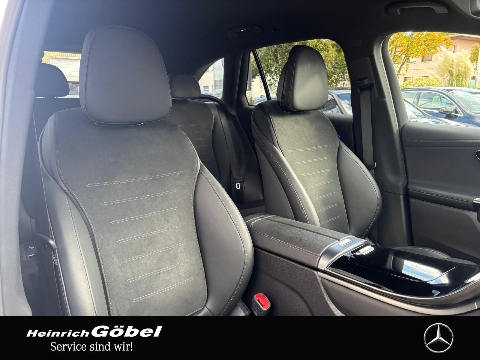 Fahrzeugabbildung Mercedes-Benz GLC 200 4M AMG*AHK*WINTER-PAKET*AMBIENTEBEL*