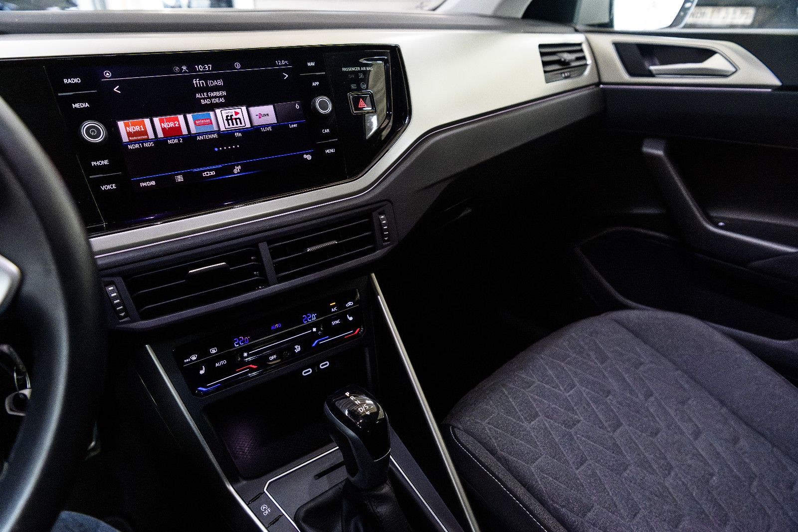 Fahrzeugabbildung Volkswagen Polo VI Move 1.0 TSI DSG LED+SHZ+PDC+APP