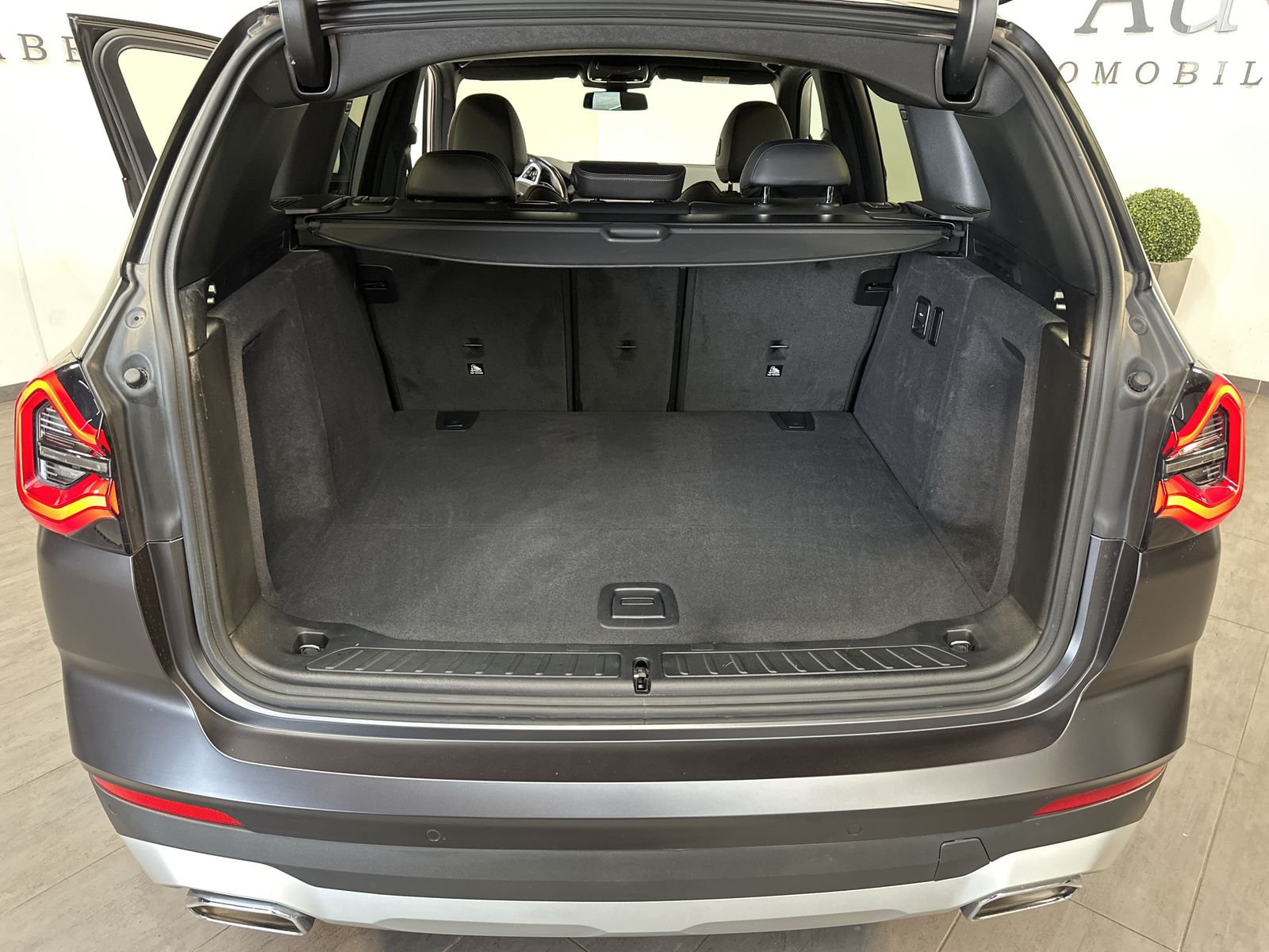 Fahrzeugabbildung BMW X3 xDrive20d NAV+LASER+HEADUP+INDIVIDUAL+20ZOLL