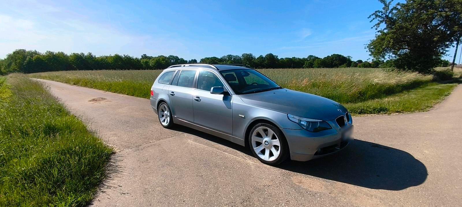 BMW 525 2004 — салон