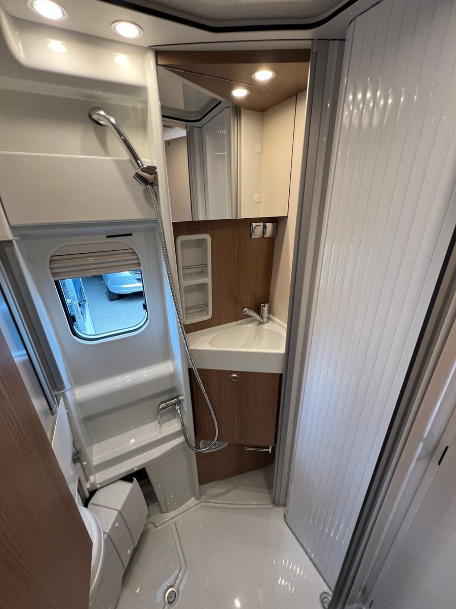 Fahrzeugabbildung Malibu Van Family 4 GT skyview 640 LE RB Aufstelldach
