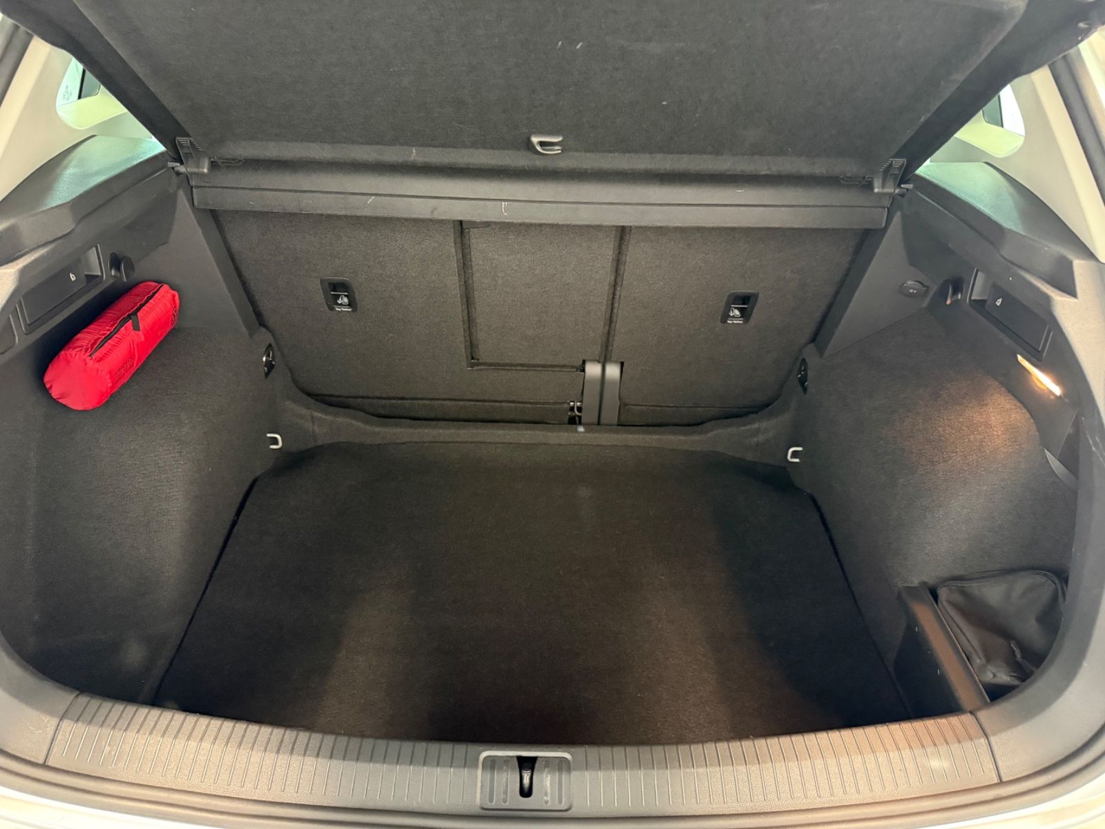 Fahrzeugabbildung Volkswagen Tiguan Comfortline Standheizung, Allwetterreifen