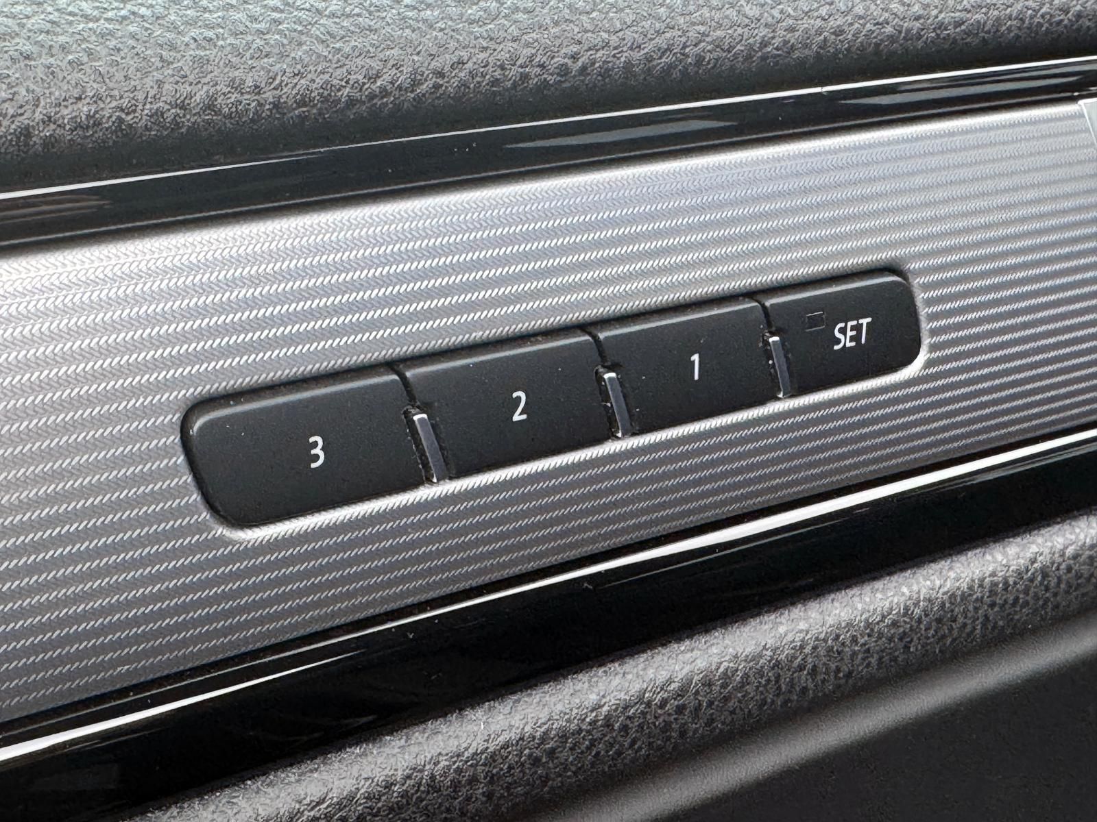 Fahrzeugabbildung Volkswagen 3.0 TDI R-LINE/4MOTION/STANDHZ/LUFT/KEY/AHK/360°