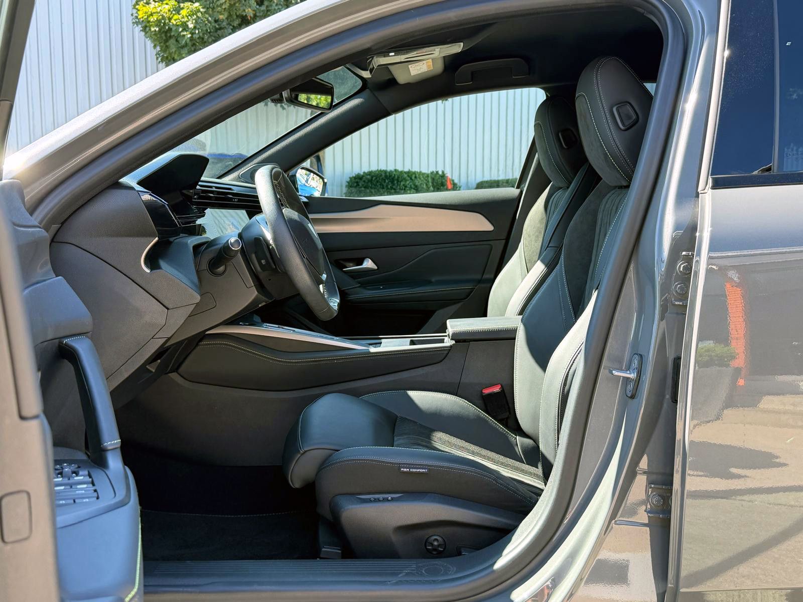 Fahrzeugabbildung Peugeot 308 GT Autom. Plug-In ACC KAM PDC NAV LED LHZ