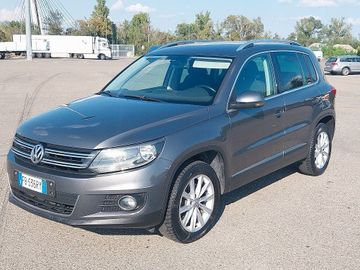 Volkswagen Tiguan - 1