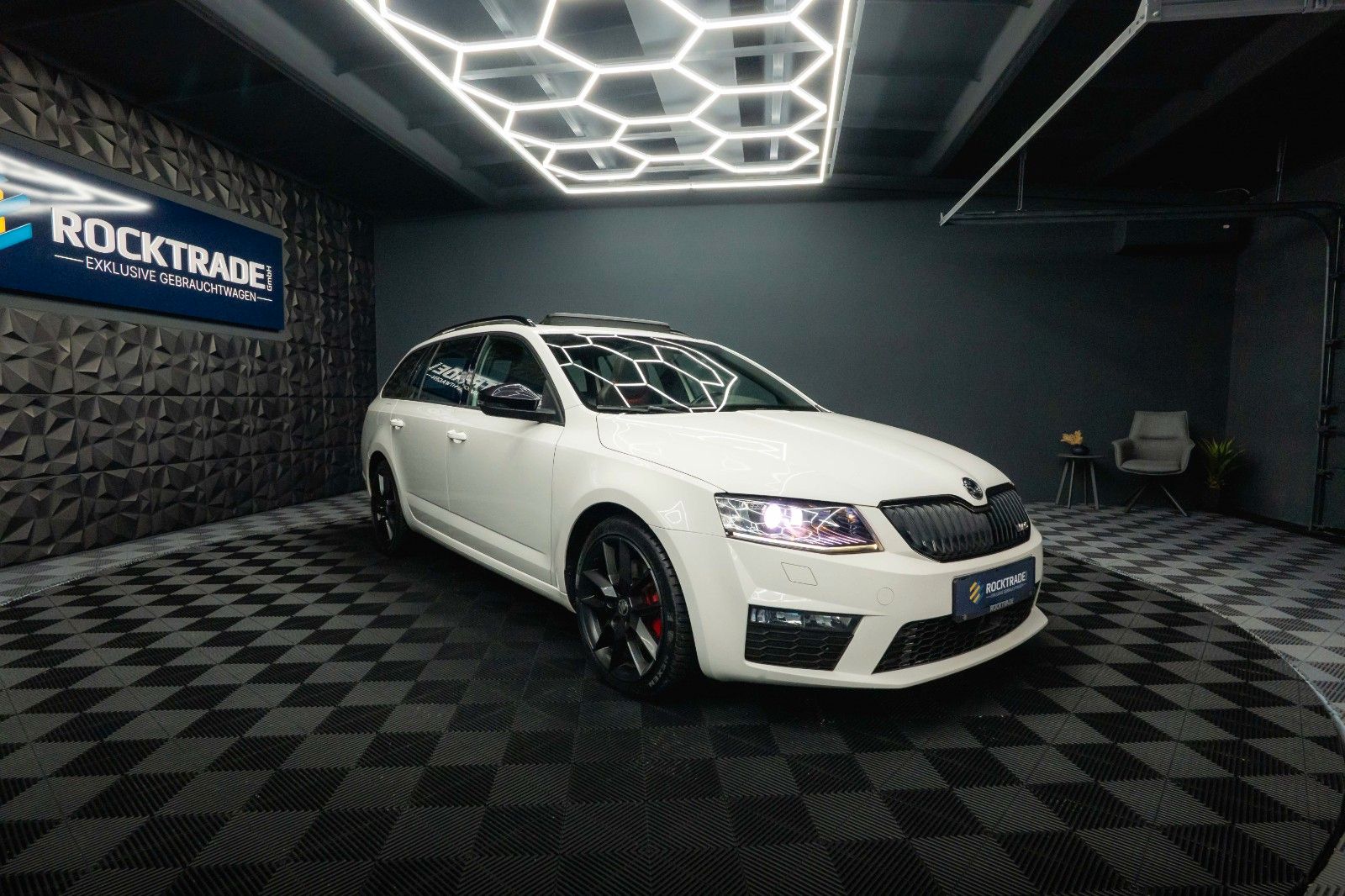 Fahrzeugabbildung SKODA Octavia 2.0 TDI RS 4x4 Performance *Pano*ACC*LED